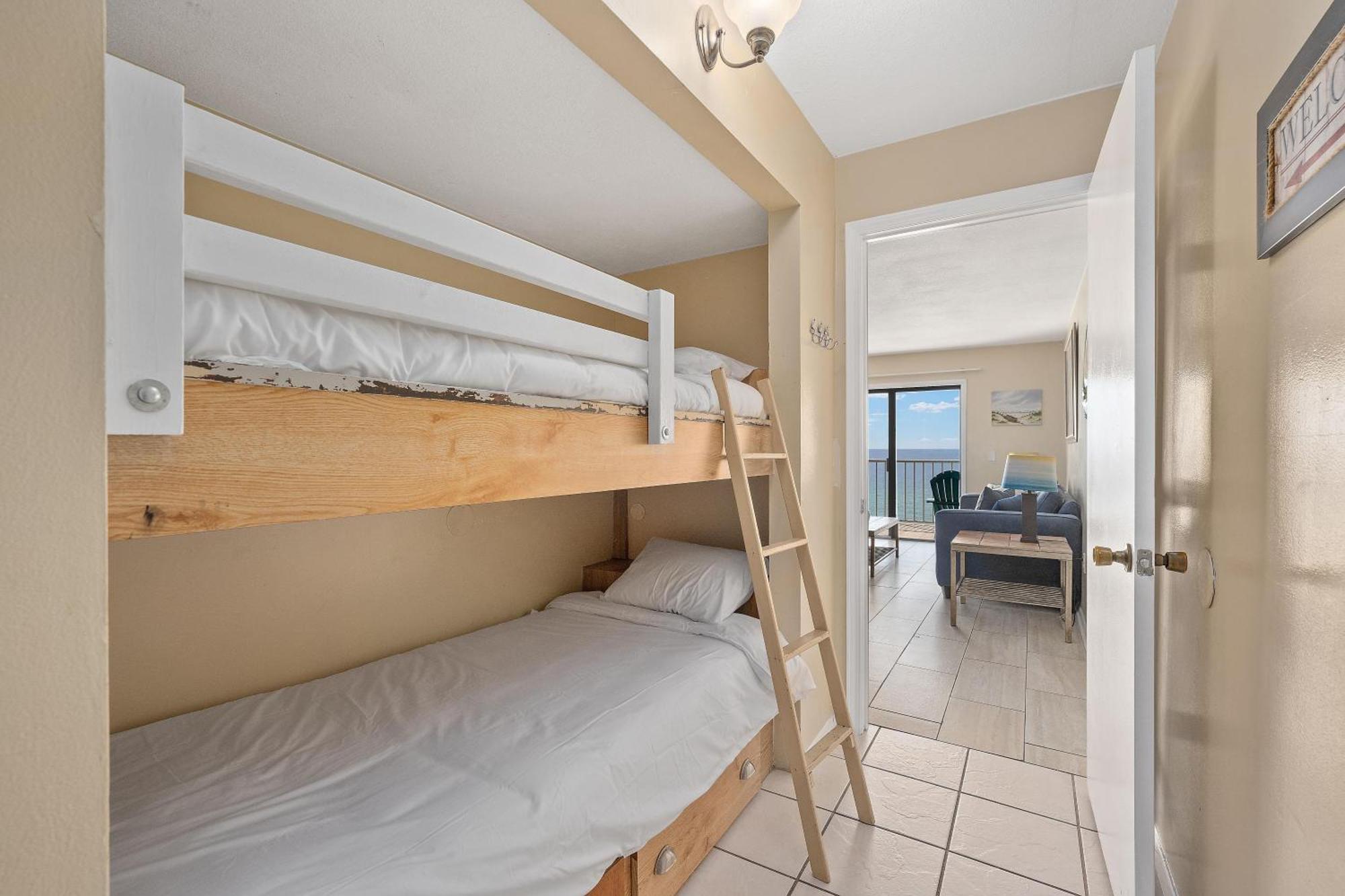 The Summit 1011 Apartment *